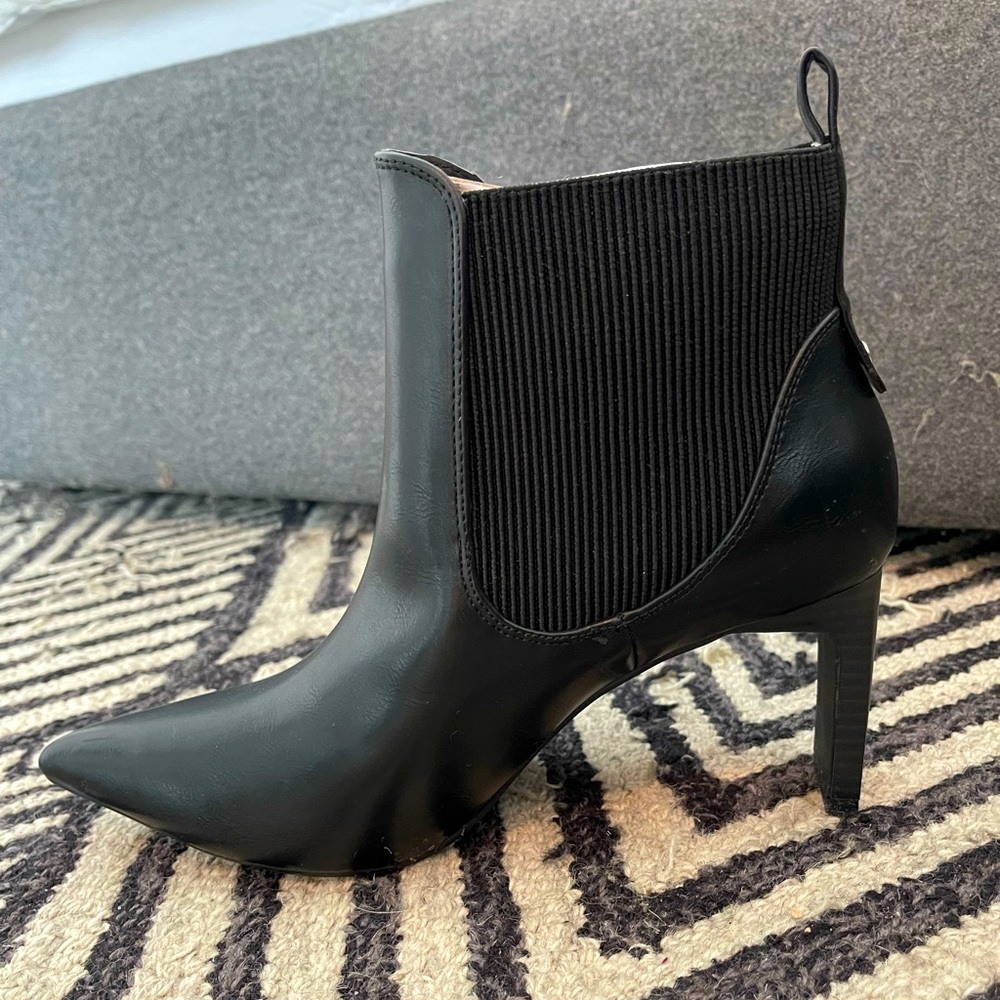 JustFab 8.5 black booties